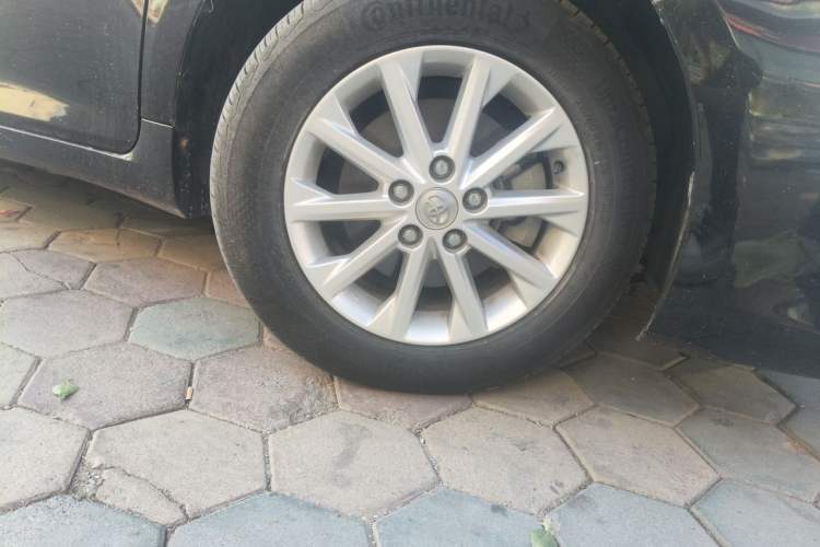 Used Toyota Camry 2016 2.0G 10th Anniversary Leading Edition Right Front Wheel Hub