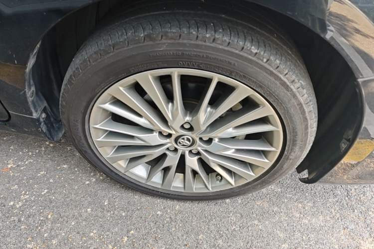 Used Toyota Camry 2016 2.5G 10th Anniversary Deluxe Navigation Edition Right Front Wheel Hub