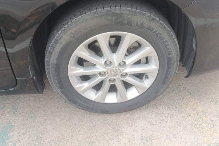 Used Toyota Camry 2016 2.0E 10th Anniversary Elite Edition Right Front Wheel Hub