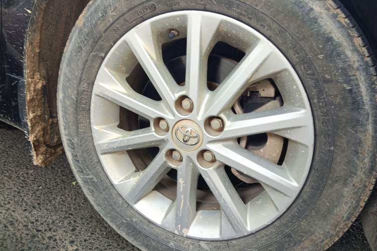 Used Toyota Camry 2016 2.0G 10th Anniversary Leading Edition Right Front Wheel Hub