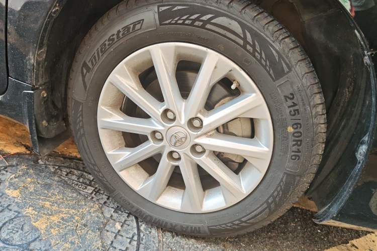 Used Toyota Camry 2016 2.0G 10th Anniversary Leading Edition Right Front Wheel Hub