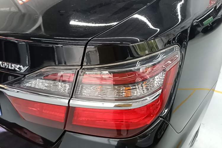 Used Toyota Camry 2016 2.0E 10th Anniversary Elite Edition Right Rear Taillight