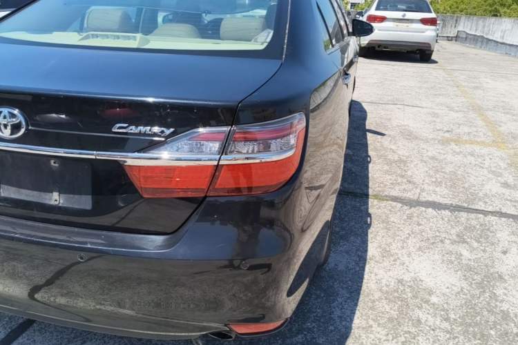 Used Toyota Camry 2016 2.0E 10th Anniversary Elite Edition Right Rear Taillight