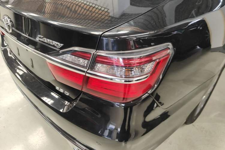 Used Toyota Camry 2016 2.5G 10th Anniversary Deluxe Navigation Edition Right Rear Taillight