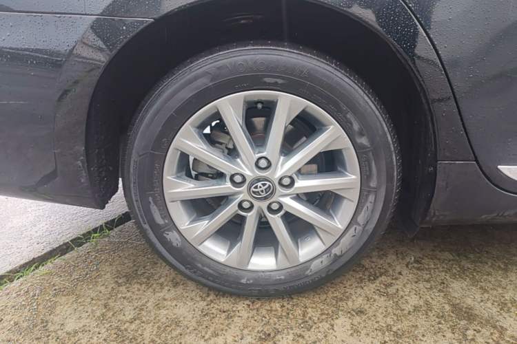 Used Toyota Camry 2016 2.0G 10th Anniversary Luxury Edition Right Rear Wheel Hub
