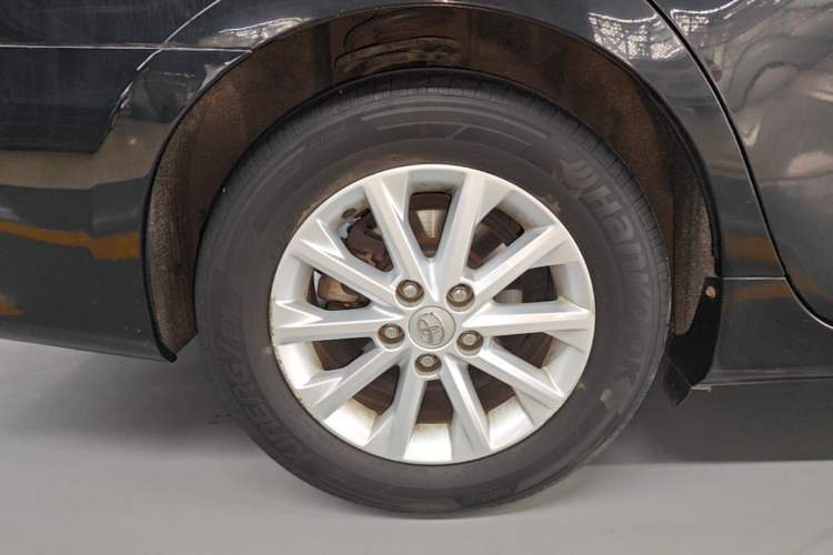 Used Toyota Camry 2016 2.0E 10th Anniversary Elite Edition Right Rear Wheel Hub