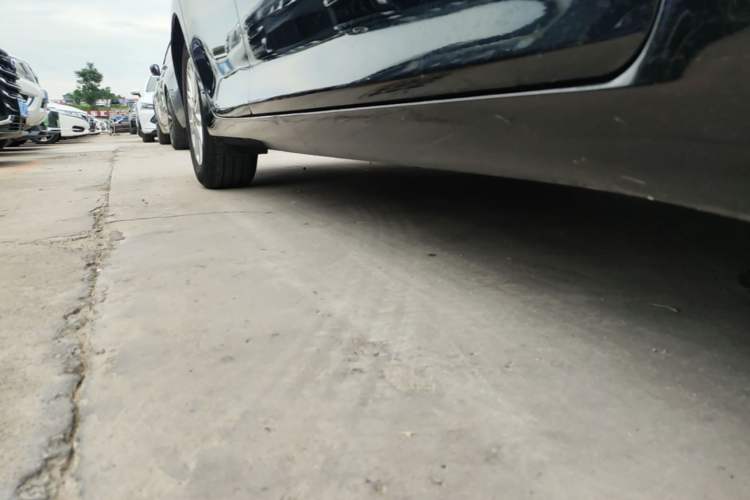 Used Toyota Camry 2016 2.0E 10th Anniversary Elite Edition Right Side Sill