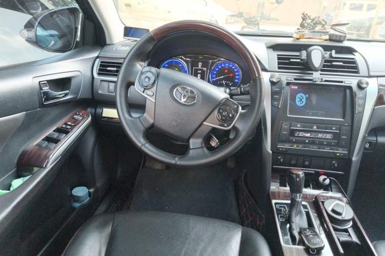Used Toyota Camry 2016 Dual-Engine 2.5 HG 10th Anniversary Deluxe Navigation Edition Steering Wheel