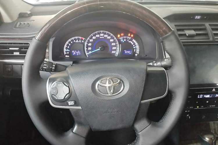 Used Toyota Camry 2016 2.0G 10th Anniversary Leading Edition Steering Wheel