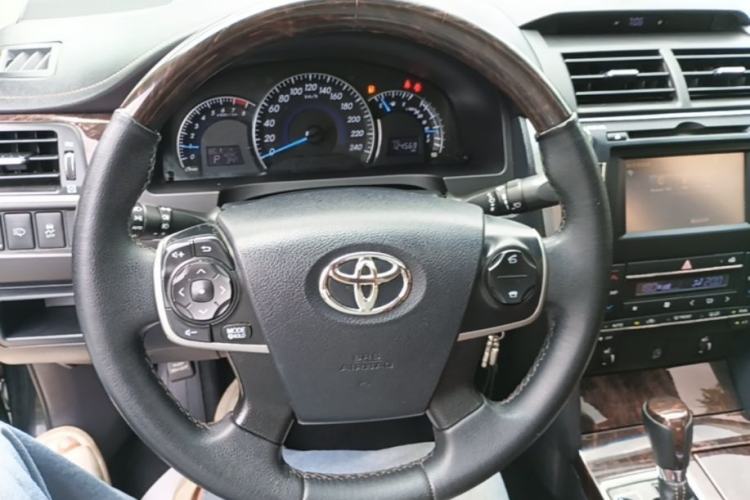 Used Toyota Camry 2016 2.0G 10th Anniversary Luxury Edition Steering Wheel