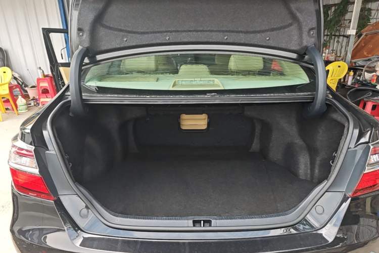Used Toyota Camry 2016 2.0G 10th Anniversary Leading Edition Trunk