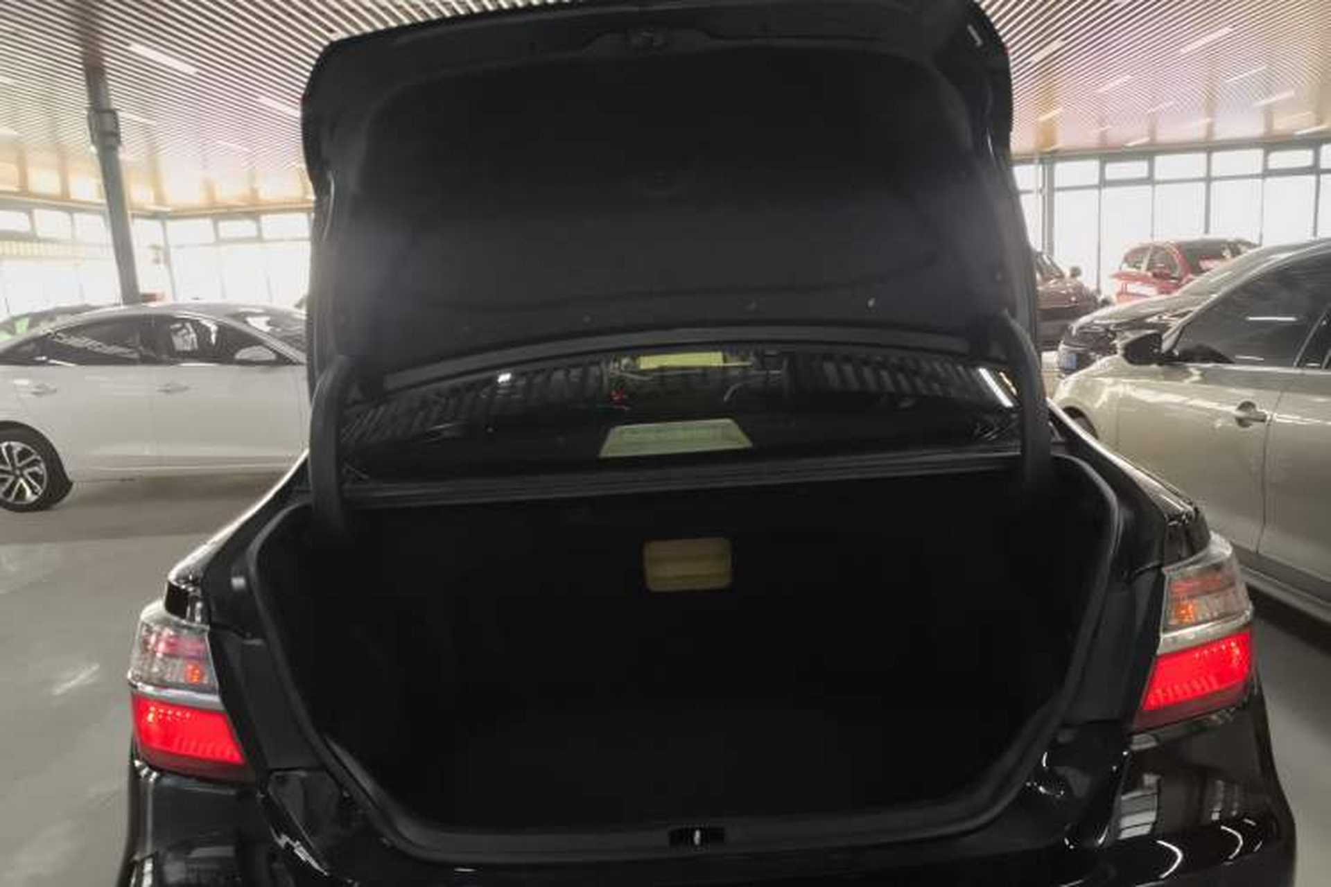 Used Toyota Camry 2016 2.0E 10th Anniversary Elite Edition Trunk