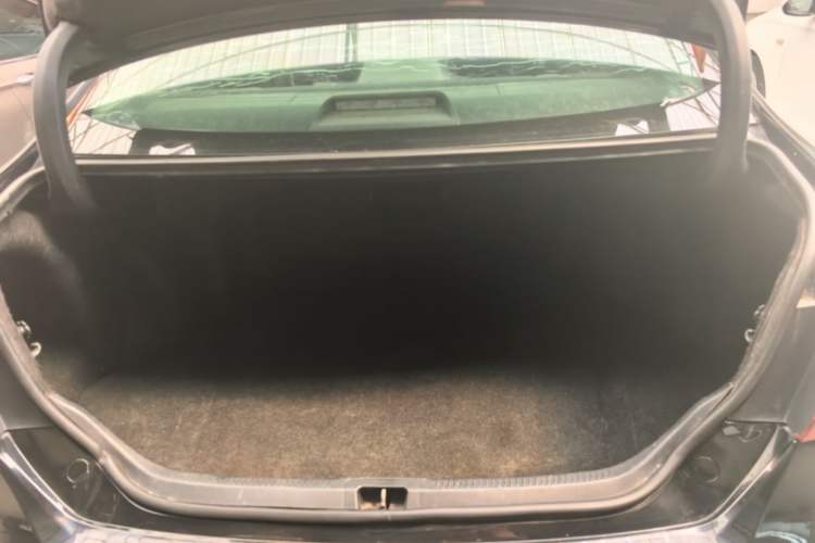Used Toyota Camry 2016 2.0G 10th Anniversary Leading Edition Trunk