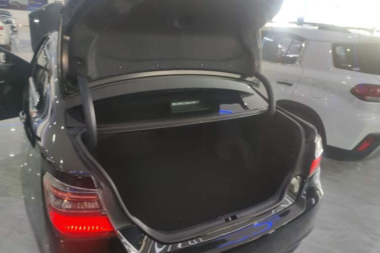 Used Toyota Camry 2016 2.0G 10th Anniversary Leading Edition Trunk