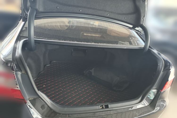 Used Toyota Camry 2016 2.5G 10th Anniversary Deluxe Navigation Edition Trunk
