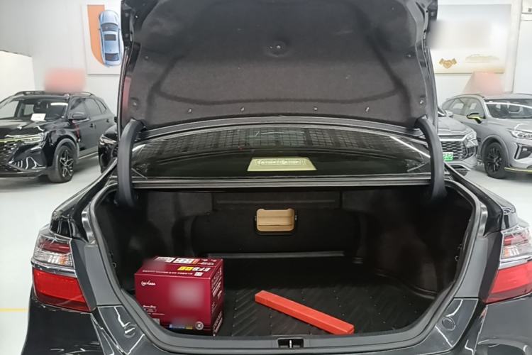Used Toyota Camry 2016 2.0E 10th Anniversary Elite Edition Trunk