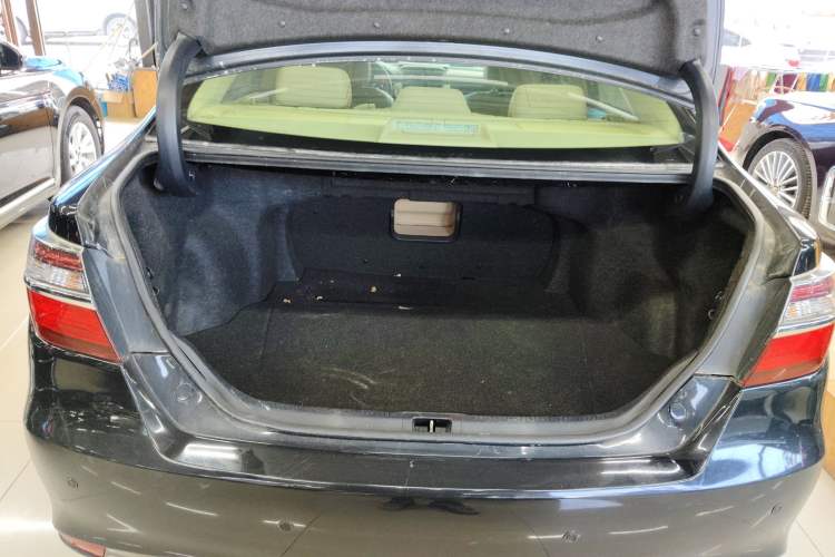 Used Toyota Camry 2016 2.0G 10th Anniversary Leading Edition Trunk