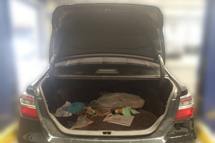 Used Toyota Camry 2016 2.0G 10th Anniversary Leading Edition Trunk