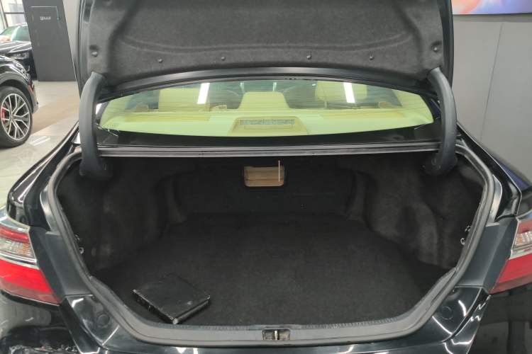 Used Toyota Camry 2016 2.0G 10th Anniversary Leading Edition Trunk
