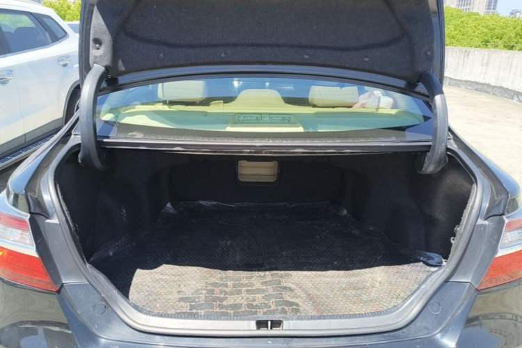 Used Toyota Camry 2016 2.0E 10th Anniversary Elite Edition Trunk