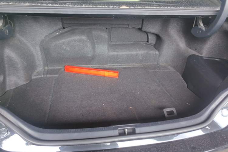 Used Toyota Camry 2016 Dual-Engine 2.5 HG 10th Anniversary Deluxe Navigation Edition Trunk