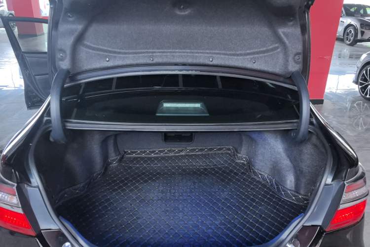 Used Toyota Camry 2016 2.0G 10th Anniversary Leading Edition Trunk