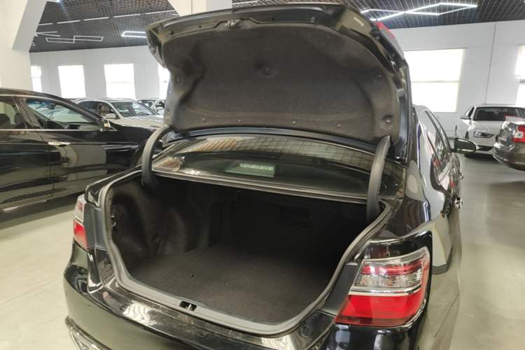 Used Toyota Camry 2016 2.5G 10th Anniversary Deluxe Navigation Edition Trunk