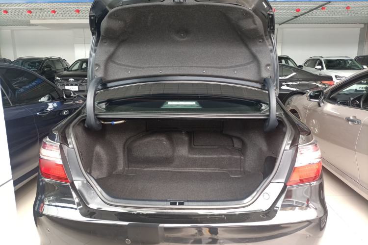 Used Toyota Camry 2016 Dual-Engine 2.5 HG 10th Anniversary Deluxe Navigation Edition Trunk