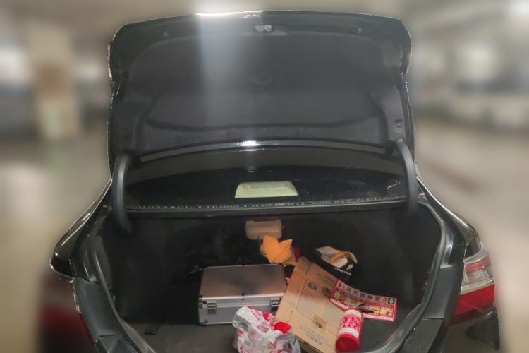 Used Toyota Camry 2016 2.0G 10th Anniversary Leading Edition Trunk