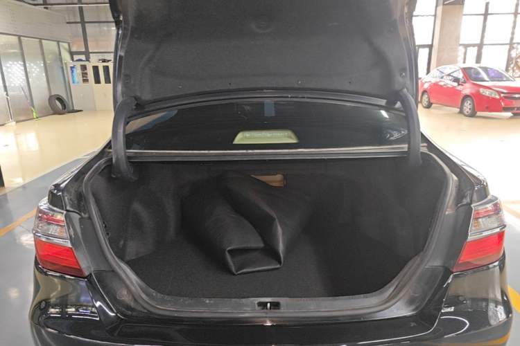 Used Toyota Camry 2016 2.0E 10th Anniversary Elite Edition Trunk