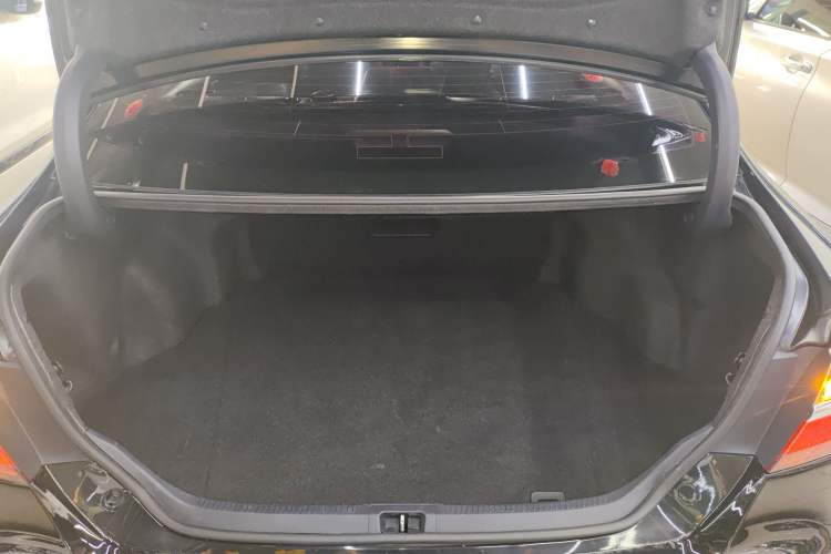 Used Toyota Camry 2016 2.0G 10th Anniversary Leading Edition Trunk
