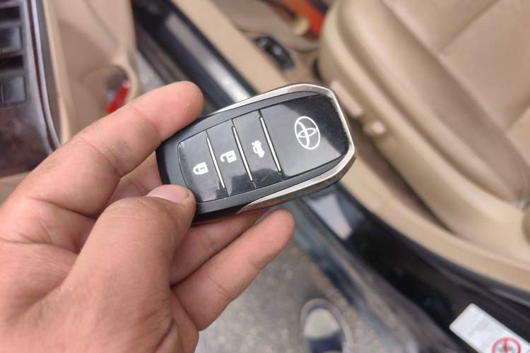 Used Toyota Camry 2016 2.0G 10th Anniversary Leading Edition Vehicle Key