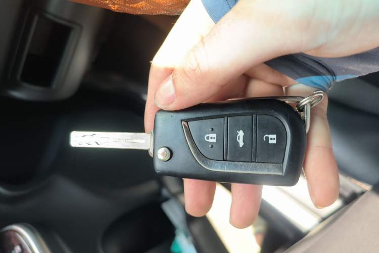 Used Toyota Camry 2016 2.0G 10th Anniversary Leading Edition Vehicle Key