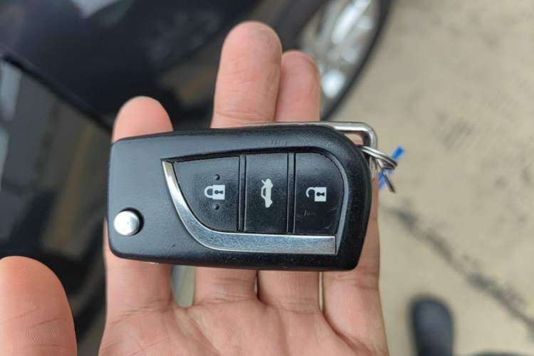 Used Toyota Camry 2016 2.0E 10th Anniversary Elite Edition Vehicle Key