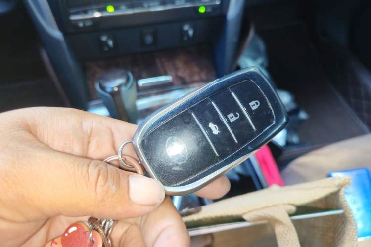 Used Toyota Camry 2016 2.5G 10th Anniversary Deluxe Navigation Edition Vehicle Key