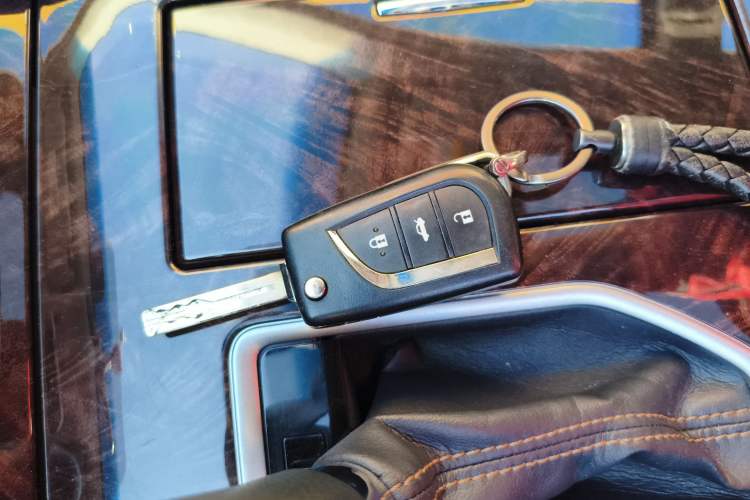 Used Toyota Camry 2016 2.0G 10th Anniversary Leading Edition Vehicle Key