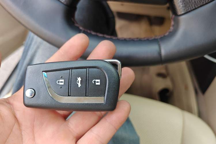 Used Toyota Camry 2016 2.0G 10th Anniversary Leading Edition Vehicle Key