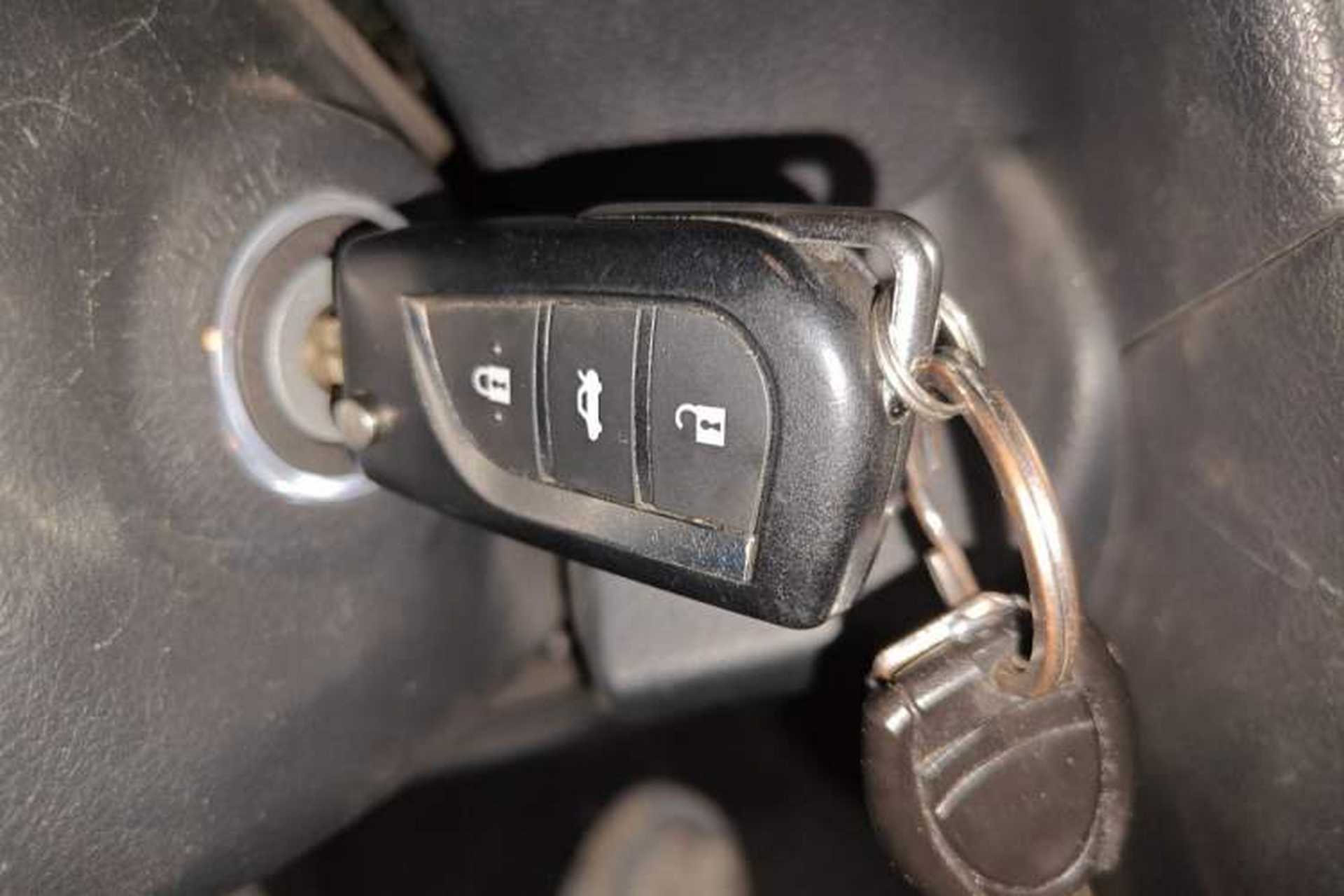 Used Toyota Camry 2016 2.0G 10th Anniversary Leading Edition Vehicle Key