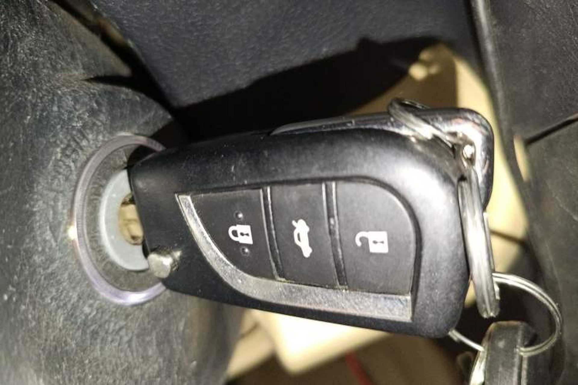 Used Toyota Camry 2016 2.0G 10th Anniversary Leading Edition Vehicle Key