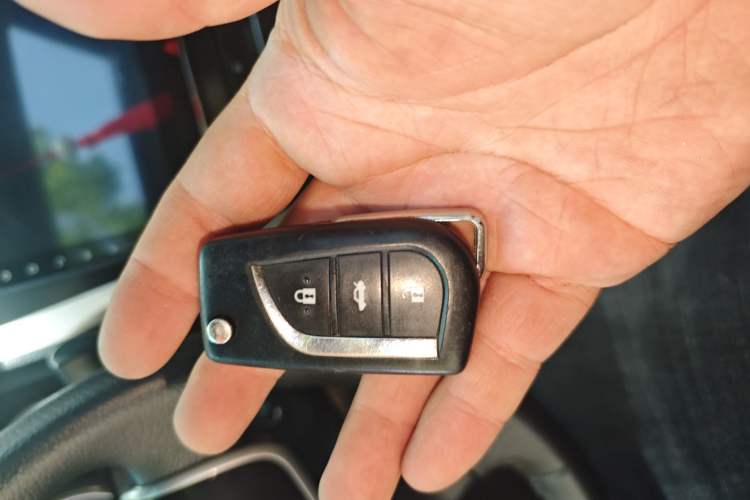 Used Toyota Camry 2016 2.0G 10th Anniversary Leading Edition Vehicle Key