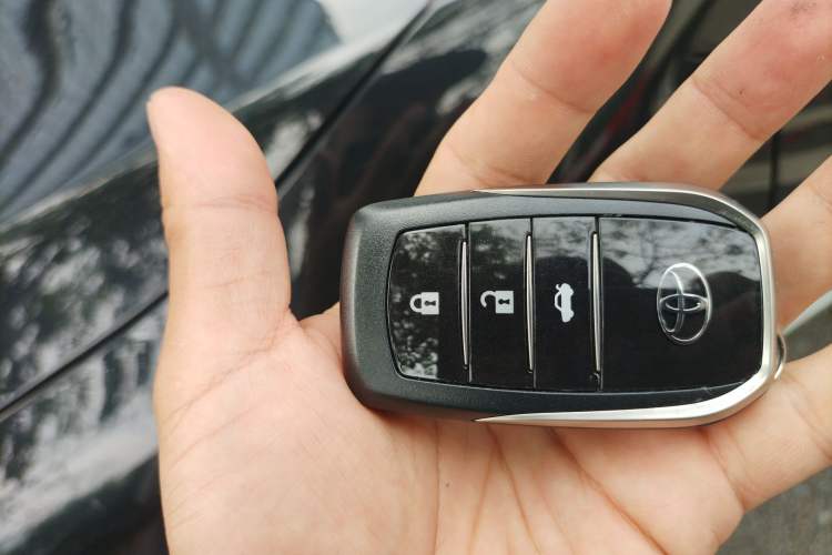 Used Toyota Camry 2016 2.5G 10th Anniversary Deluxe Navigation Edition Vehicle Key