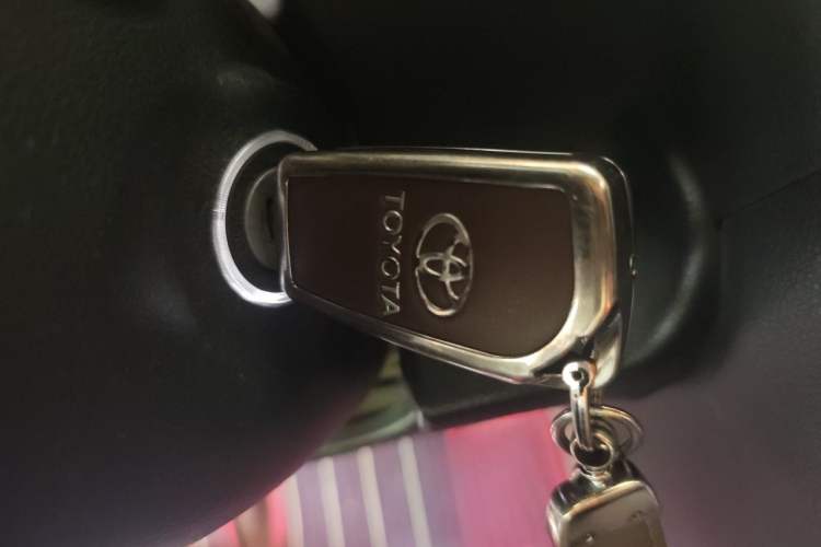 Used Toyota Camry 2016 2.0G 10th Anniversary Leading Edition Vehicle Key