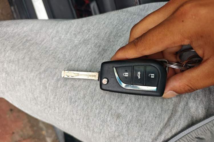 Used Toyota Camry 2016 2.0G 10th Anniversary Leading Edition Vehicle Key