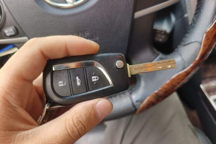 Used Toyota Camry 2016 2.0G 10th Anniversary Leading Edition Vehicle Key