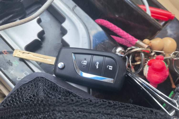 Used Toyota Camry 2016 2.0G 10th Anniversary Leading Edition Vehicle Key