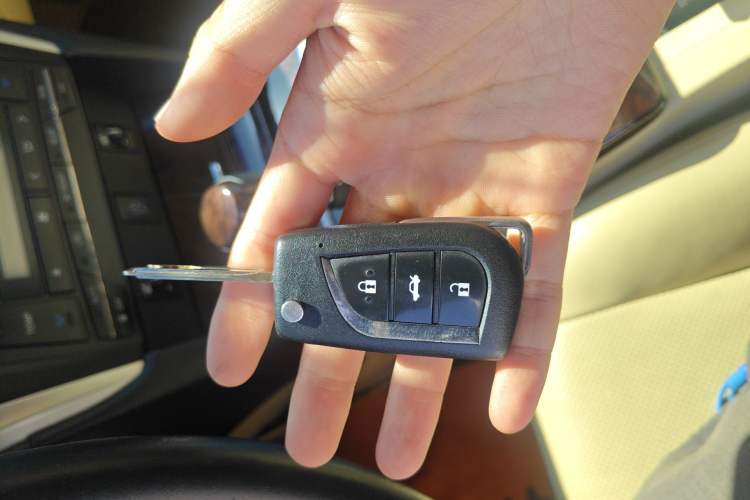 Used Toyota Camry 2016 2.0G 10th Anniversary Leading Edition Vehicle Key
