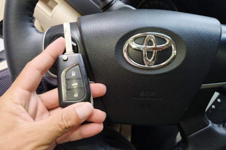 Used Toyota Camry 2016 2.0G 10th Anniversary Leading Edition Vehicle Key