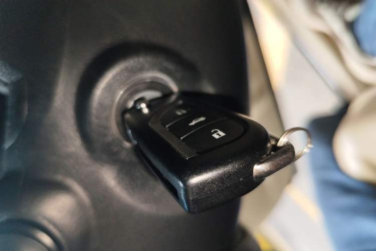 Used Toyota Camry 2016 2.0G 10th Anniversary Leading Edition Vehicle Key