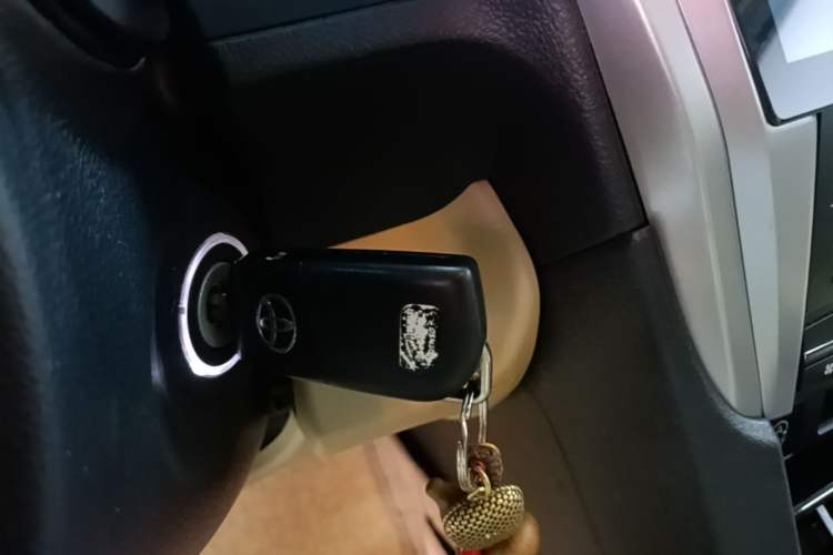 Used Toyota Camry 2016 2.0E 10th Anniversary Elite Edition Vehicle Key