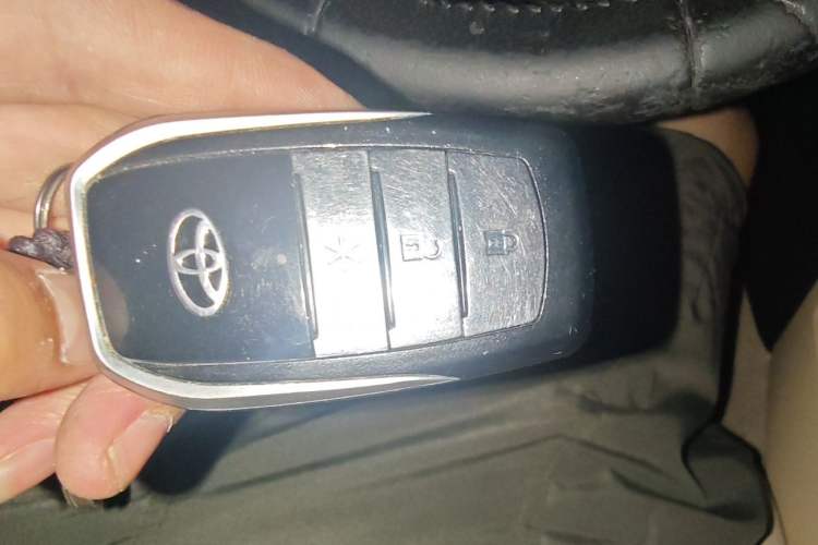 Used Toyota Camry 2016 2.0G 10th Anniversary Leading Edition Vehicle Key